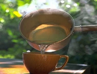 Καταπληκτική θεραπεία με ζεστό νερό που λιώνει τα λίπη και θεραπεύει σοβαρές ασθένειες!